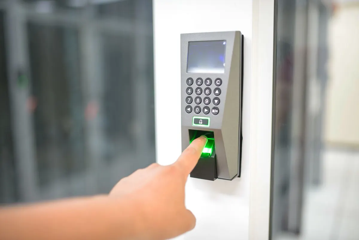 Passwordless Authentication vs MFA: Pros, Cons, and Migration Steps